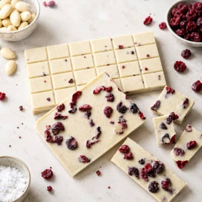 Ganze Tafel basische vegane weiße Kirschschokolade